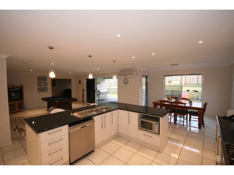 32 Marsh Parade, North Lakes QLD 4509