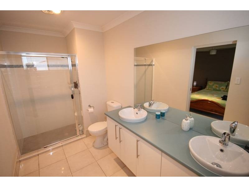32 Marsh Parade, North Lakes QLD 4509
