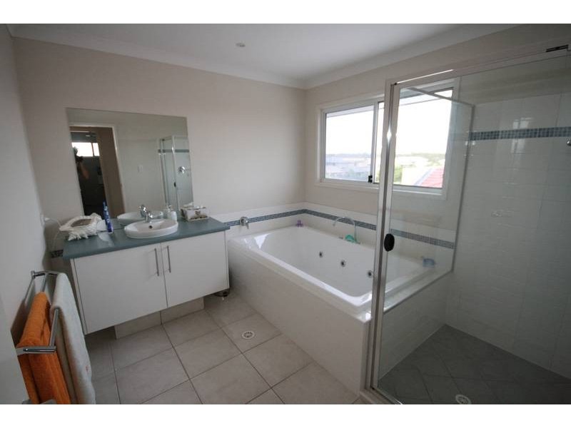 32 Marsh Parade, North Lakes QLD 4509