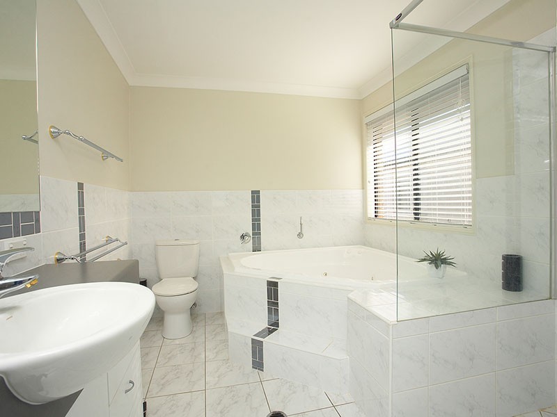 4 Walowa Street, North Lakes QLD 4509