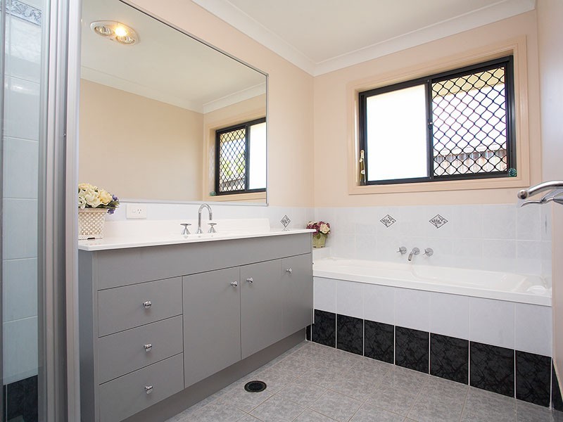 1 Conway Court, North Lakes QLD 4509