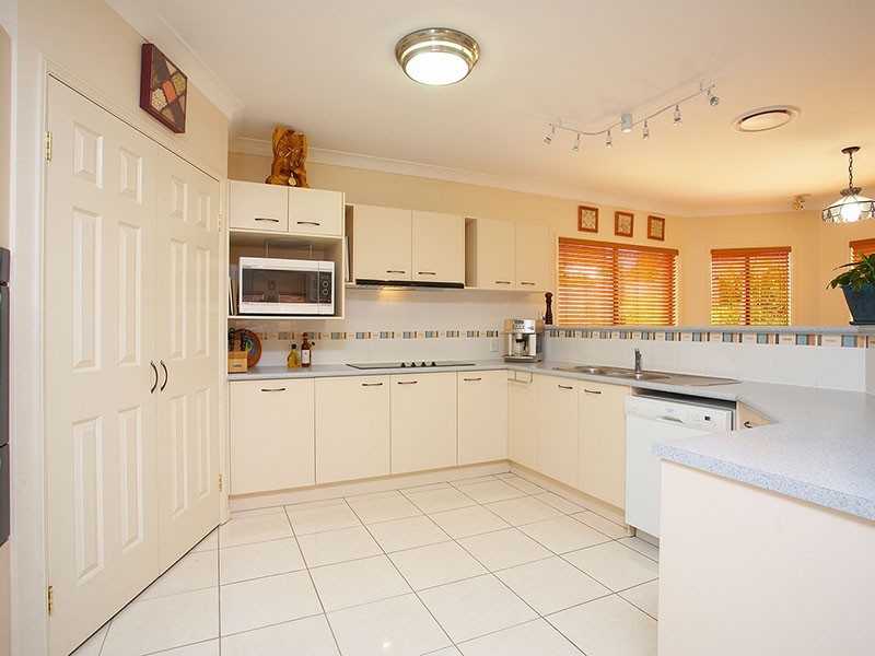 16 Peron Cr, North Lakes QLD 4509