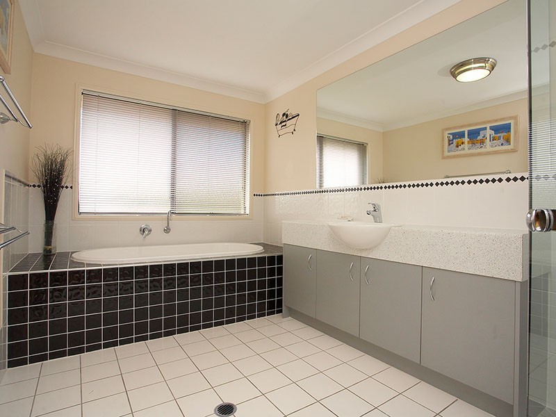 16 Peron Cr, North Lakes QLD 4509