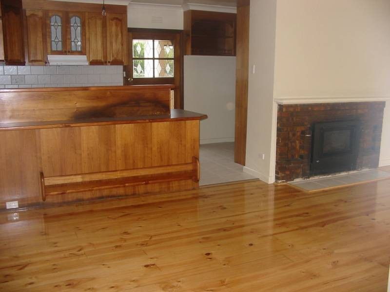 17 Stirling Street, Cobden VIC 3266