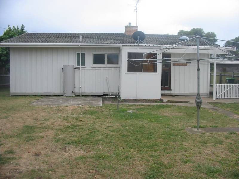 17 Stirling Street, Cobden VIC 3266