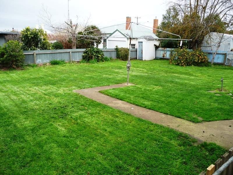 17 Stirling Street, Cobden VIC 3266