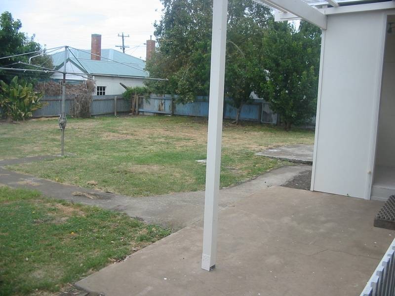 17 Stirling Street, Cobden VIC 3266