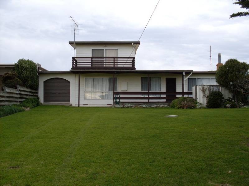 19 Robertson Road, Peterborough VIC 3270