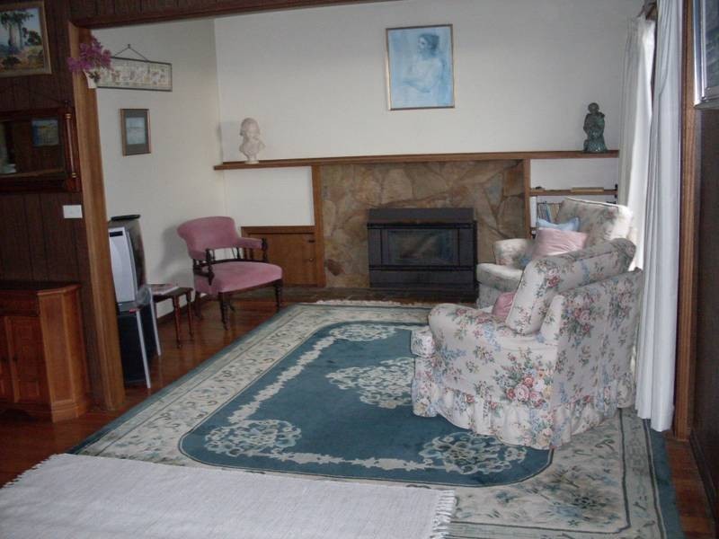 19 Robertson Road, Peterborough VIC 3270