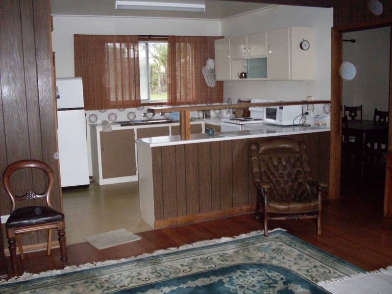 19 Robertson Road, Peterborough VIC 3270