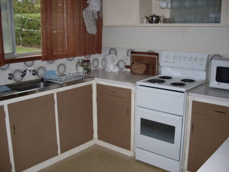 19 Robertson Road, Peterborough VIC 3270