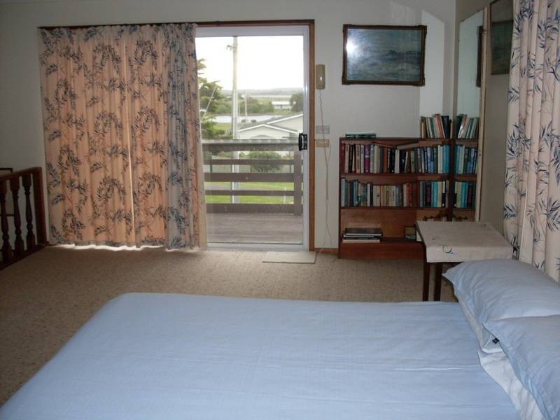 19 Robertson Road, Peterborough VIC 3270