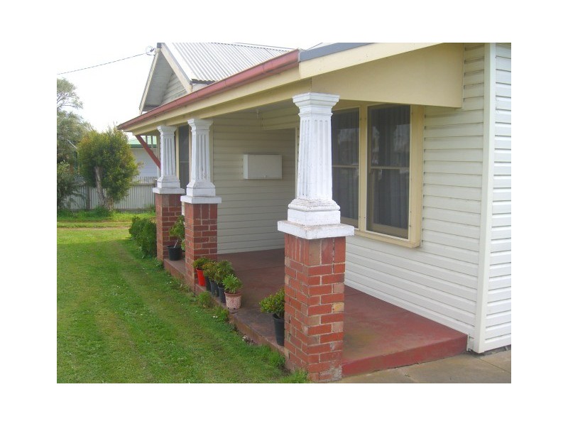 72 Curdie Street, Cobden VIC 3266