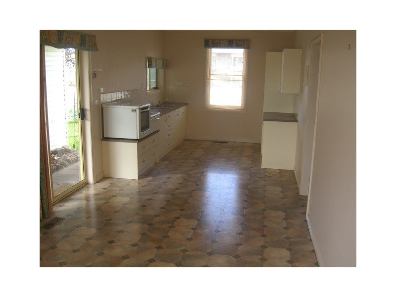 72 Curdie Street, Cobden VIC 3266