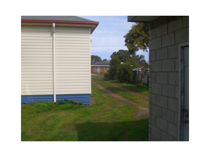 72 Curdie Street, Cobden VIC 3266