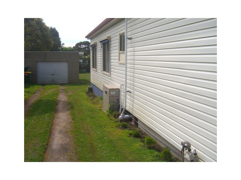 72 Curdie Street, Cobden VIC 3266