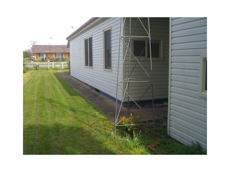 72 Curdie Street, Cobden VIC 3266