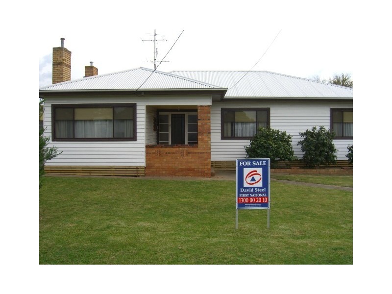 31 Dover Street, Cobden VIC 3266