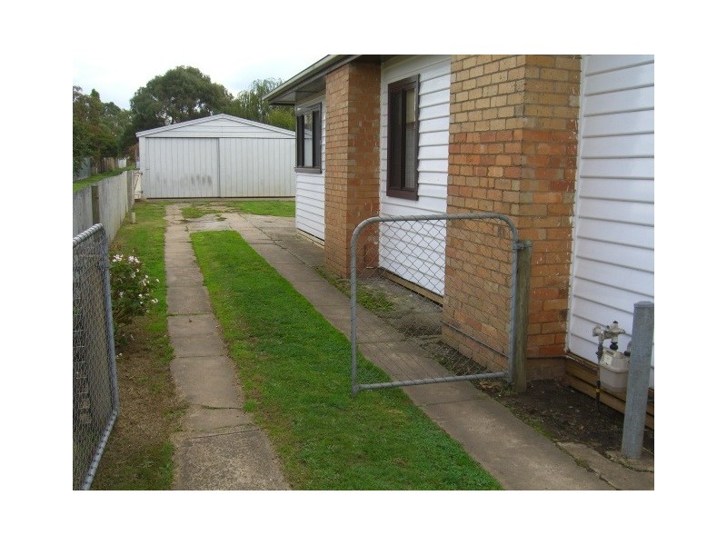 31 Dover Street, Cobden VIC 3266