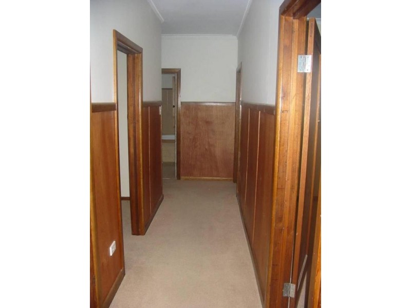 31 Dover Street, Cobden VIC 3266