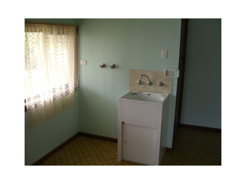 31 Dover Street, Cobden VIC 3266