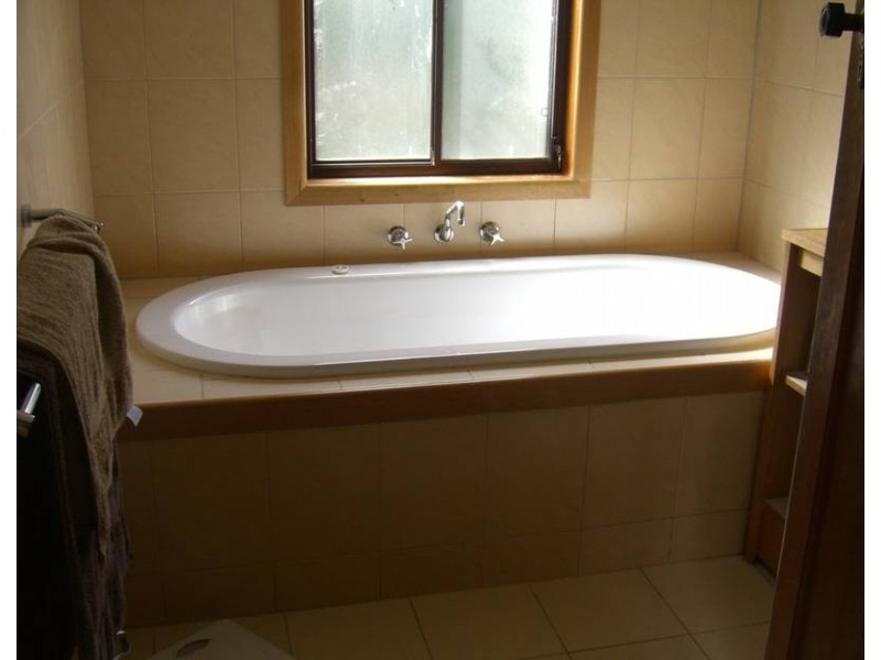 31 Dover Street, Cobden VIC 3266