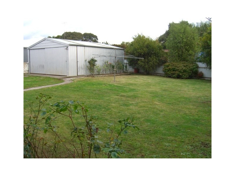 31 Dover Street, Cobden VIC 3266