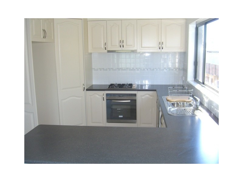 4/64 Curdie Street, Cobden VIC 3266