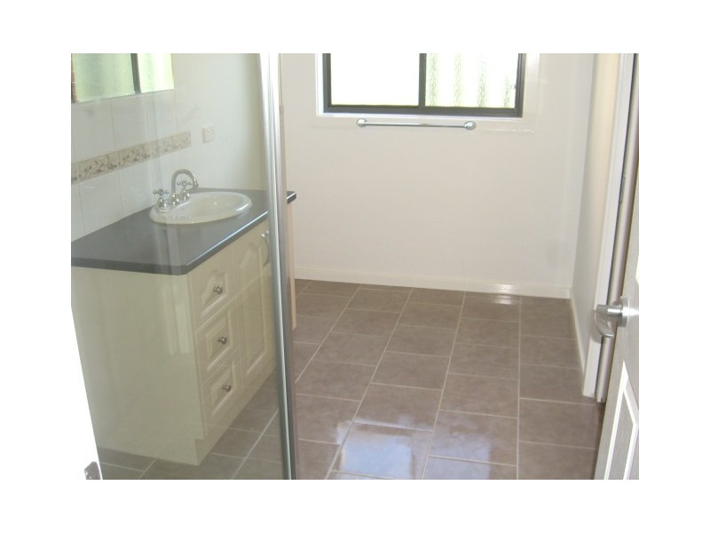 4/64 Curdie Street, Cobden VIC 3266