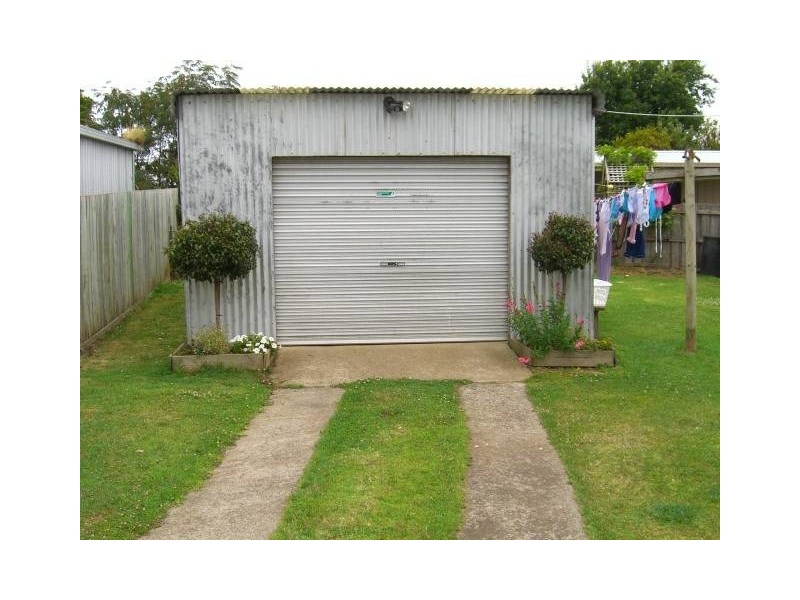 2 Jayarra Street, Simpson VIC 3266