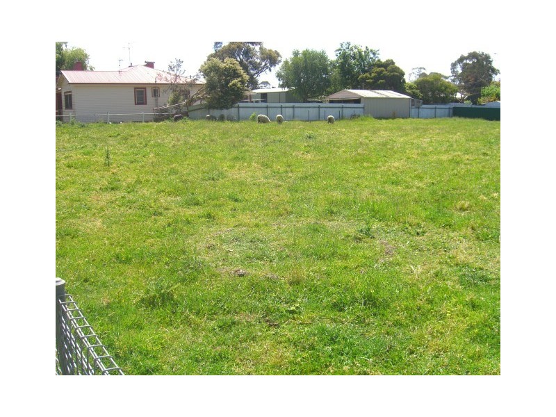 92 Curdie Street, Cobden VIC 3266