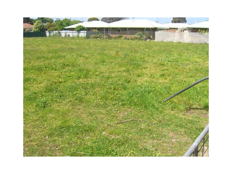 92 Curdie Street, Cobden VIC 3266