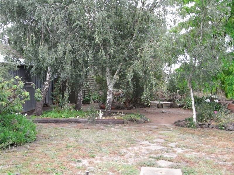 8 Lloyd Street, Derrinallum VIC 3325