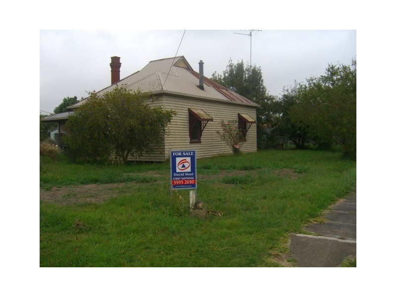 33 Dover Street, Cobden VIC 3266