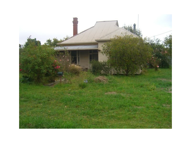 33 Dover Street, Cobden VIC 3266