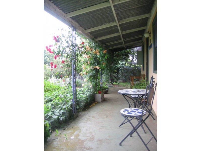 33 McKinnons Bridge Road, Noorat VIC 3265