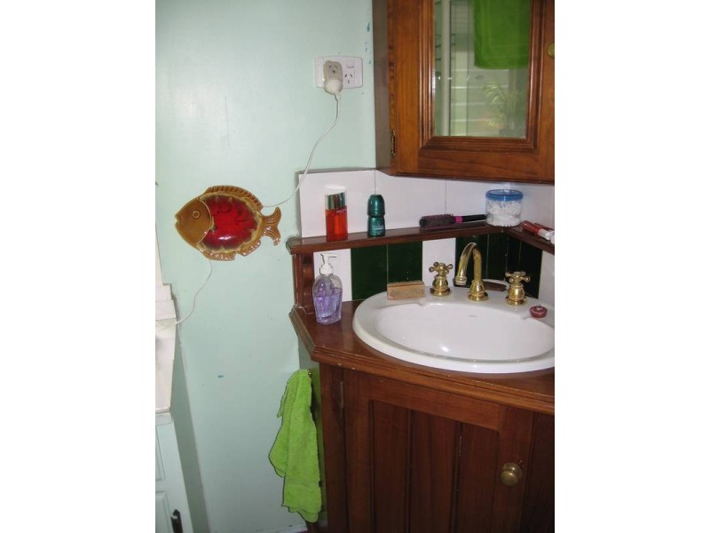 33 McKinnons Bridge Road, Noorat VIC 3265