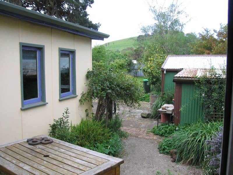 33 McKinnons Bridge Road, Noorat VIC 3265