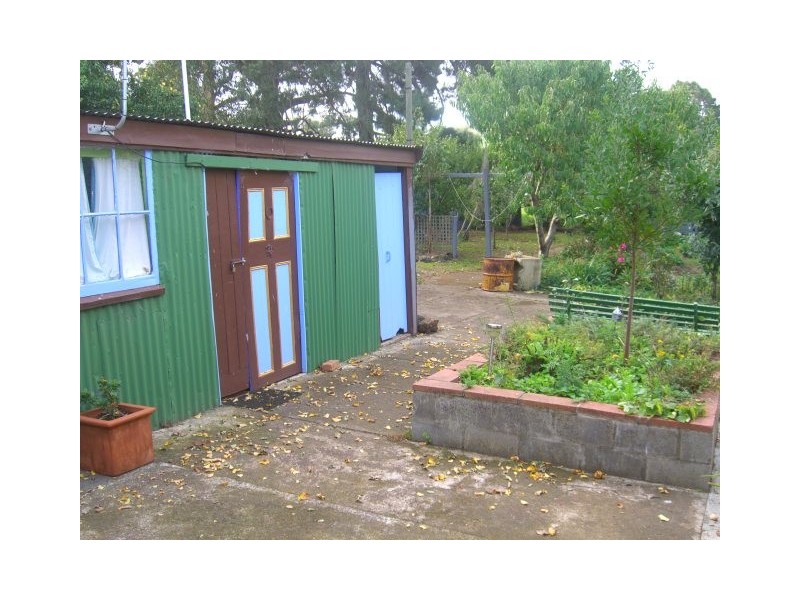 33 McKinnons Bridge Road, Noorat VIC 3265