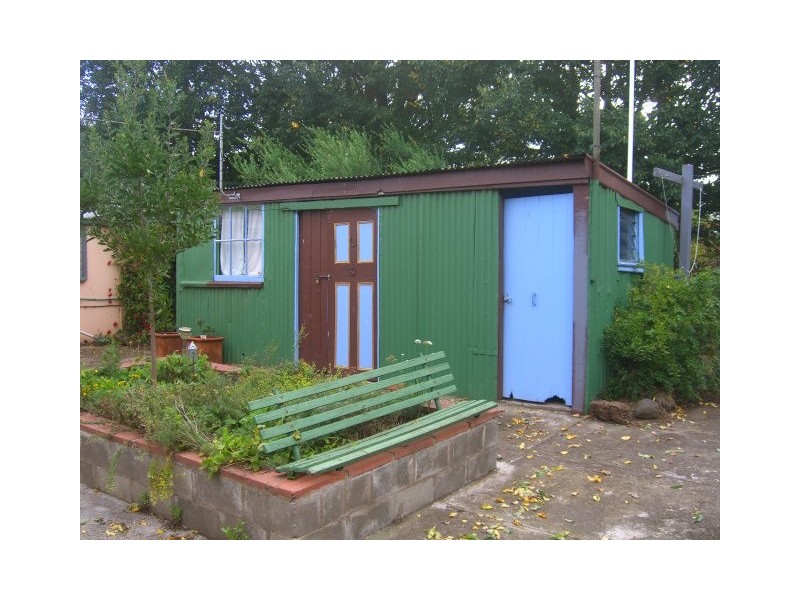 33 McKinnons Bridge Road, Noorat VIC 3265