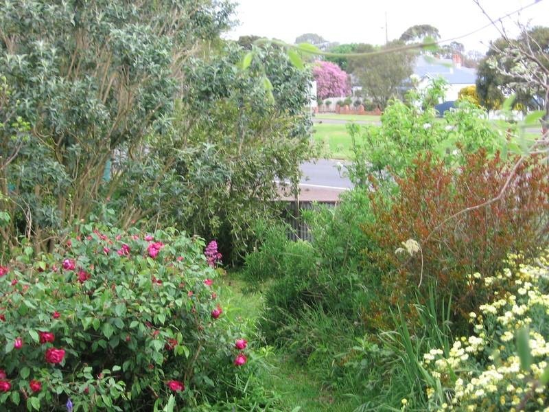 33 McKinnons Bridge Road, Noorat VIC 3265