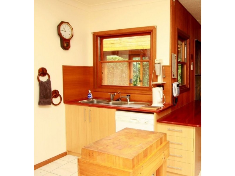 4 Rix Avenue, Cobden VIC 3266