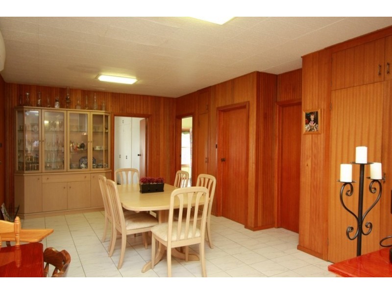 4 Rix Avenue, Cobden VIC 3266