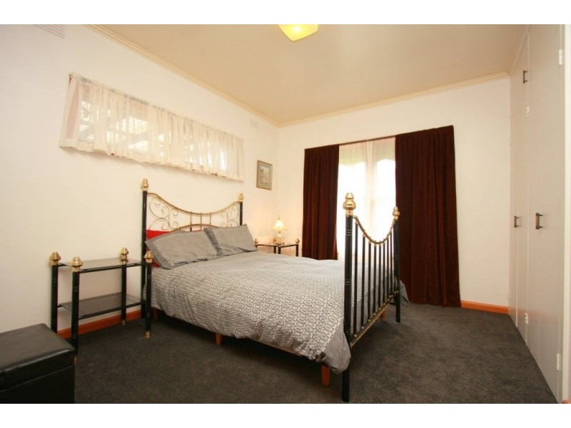 4 Rix Avenue, Cobden VIC 3266