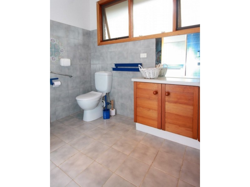4 Rix Avenue, Cobden VIC 3266
