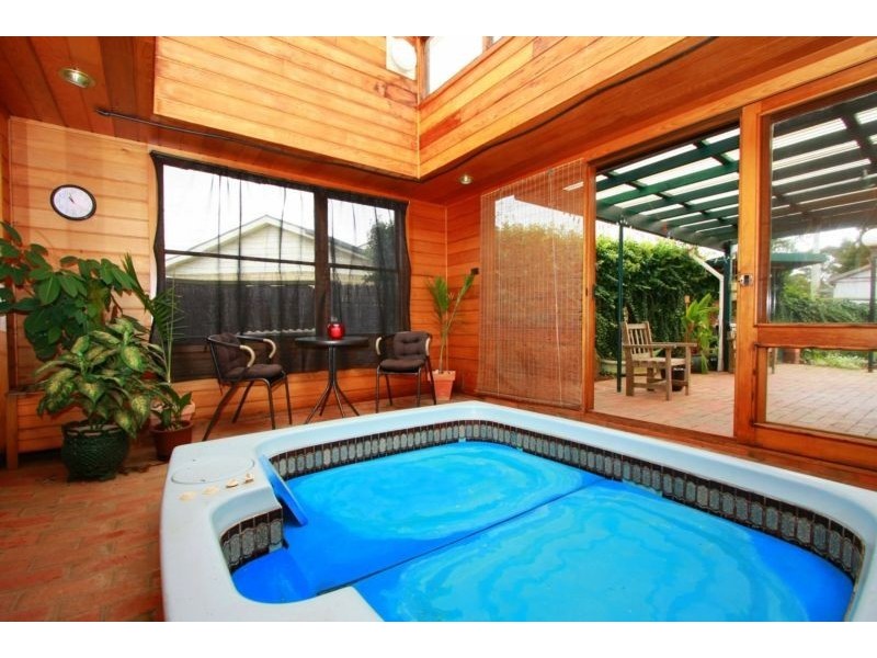 4 Rix Avenue, Cobden VIC 3266