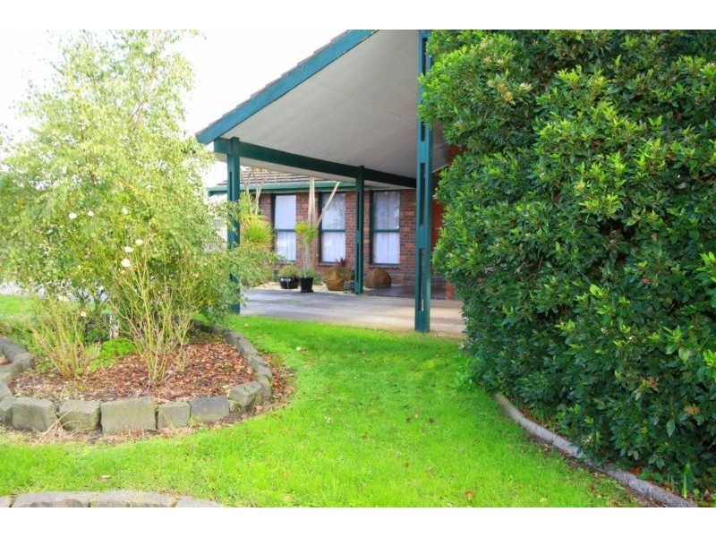 4 Rix Avenue, Cobden VIC 3266
