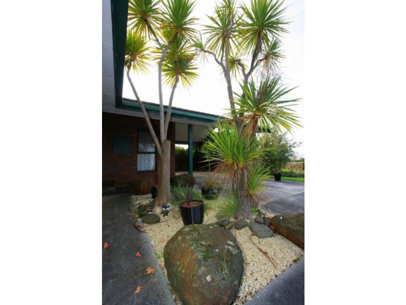 4 Rix Avenue, Cobden VIC 3266