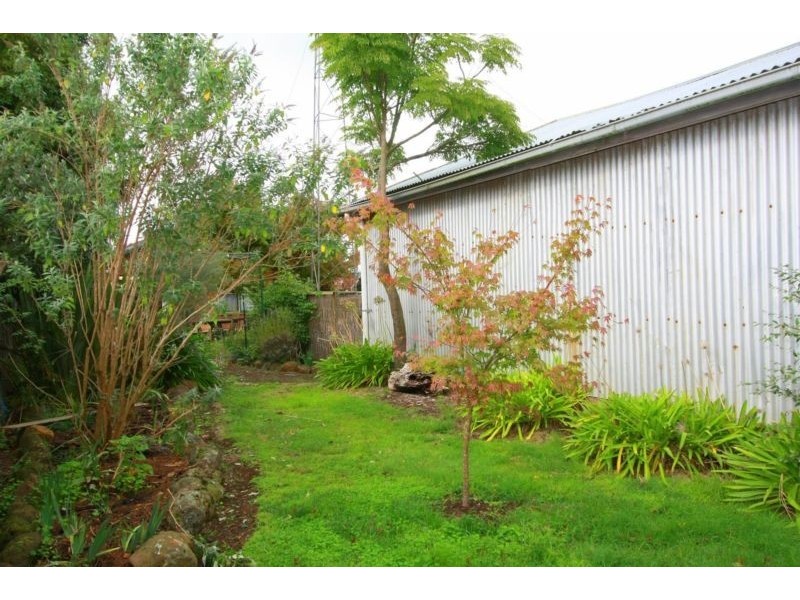 4 Rix Avenue, Cobden VIC 3266