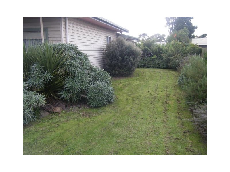 106 Curdie Street, Cobden VIC 3266